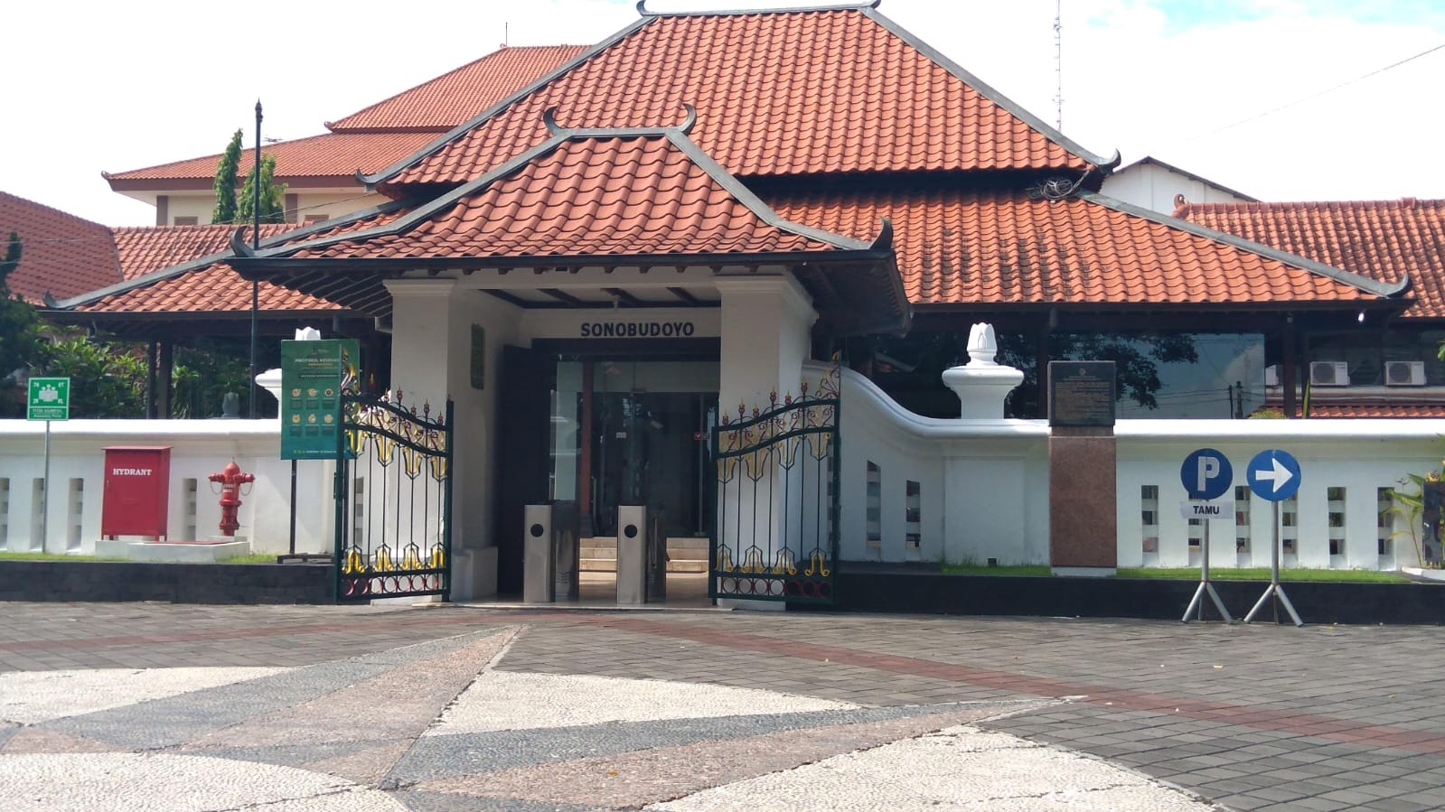Daftar Destinasi Indoor Terbaik untuk Liburan Musim Hujan